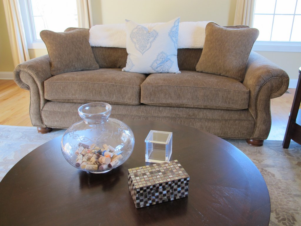 Simple Coffee Table Decor – Tina's Chic Corner