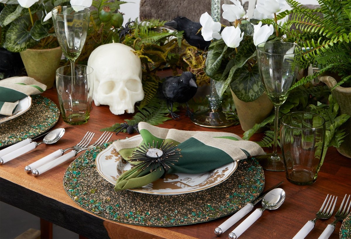 Spooky Styles: Your Ultimate Guide to Halloween Tableware and Party De