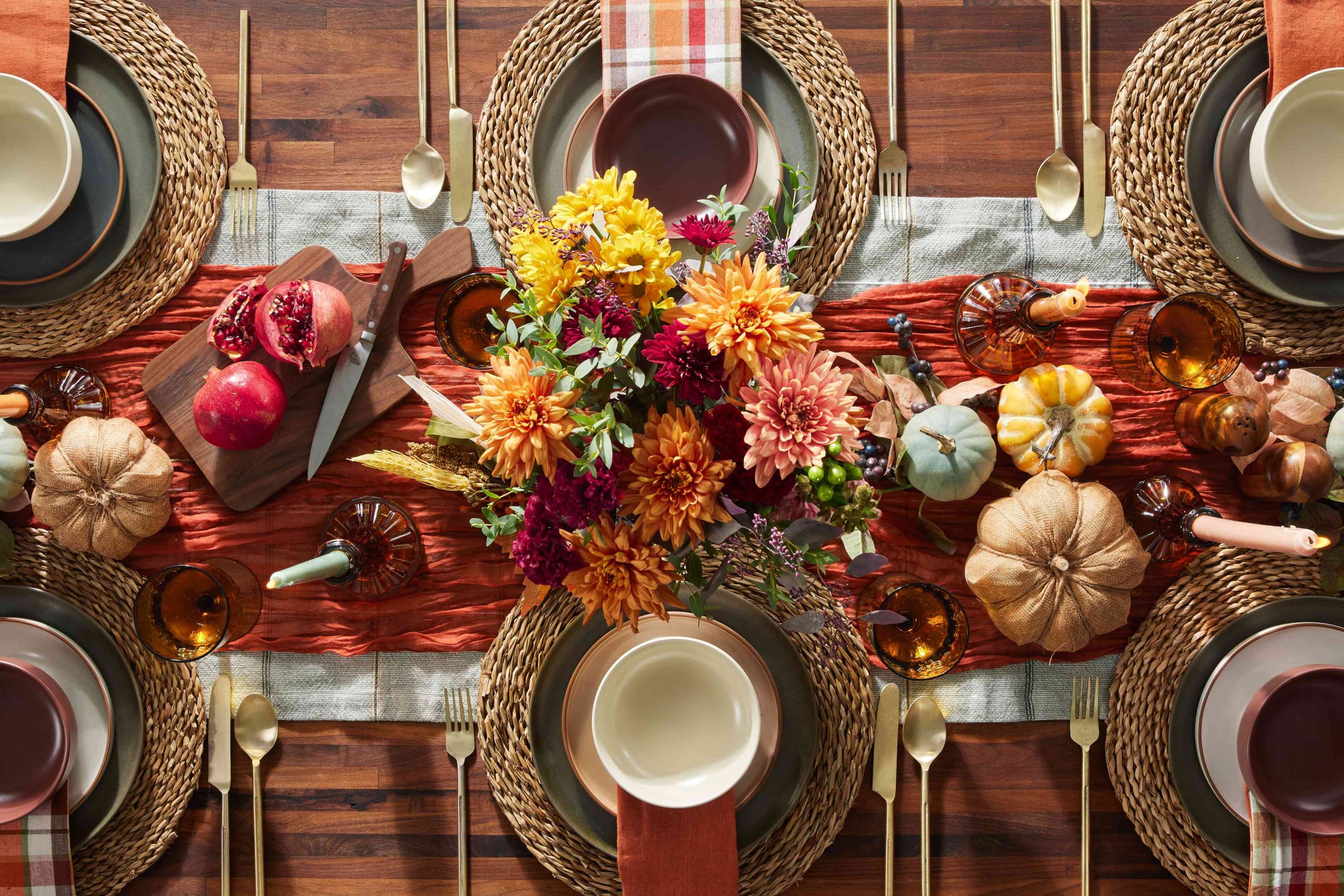 Table Centerpiece Ideas Dressing Down Formal Dining Table What To Put In The Middle Of A