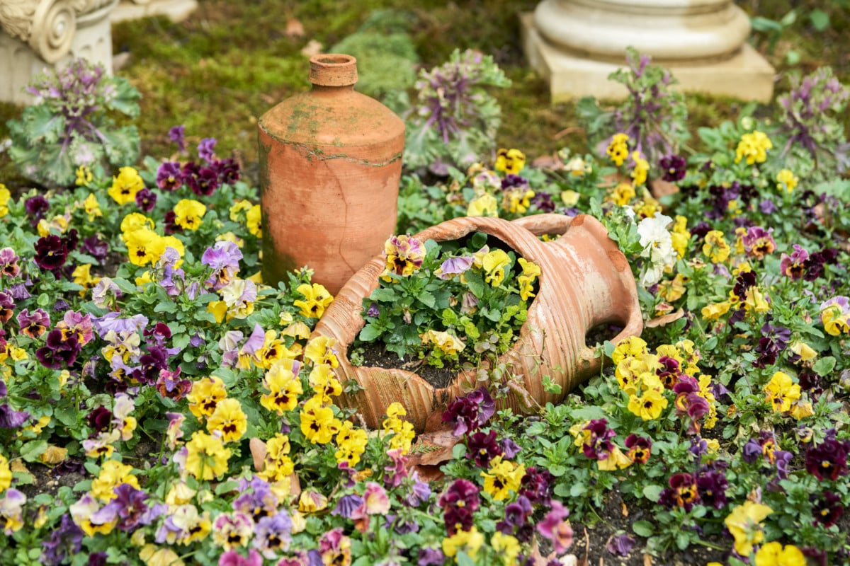 10 Brilliant & Practical Ways to Reuse Broken Terracotta Pots