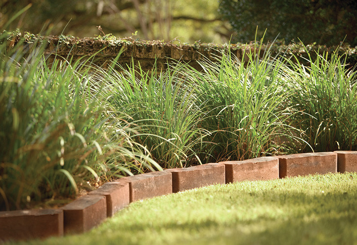 10 Garden Edging Ideas for Paths & Lawns | Straightcurve UK