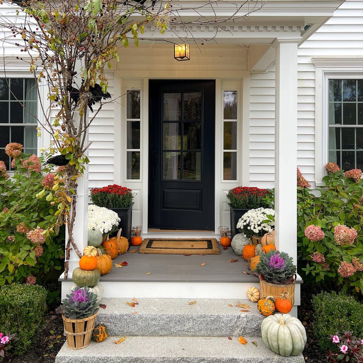 10 Stunning Fall Porch Ideas That'll Work All Season Long - Dengarden