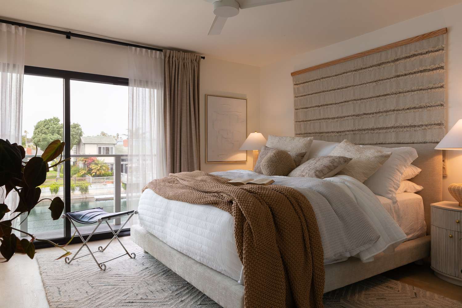 12 Minimalist Home Ideas for a Serene, Organized Space