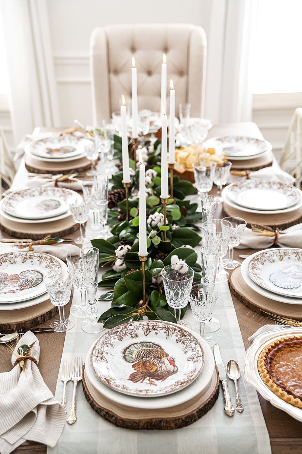13 Gorgeous Thanksgiving Tablescapes to Inspire You - Pizzazzerie