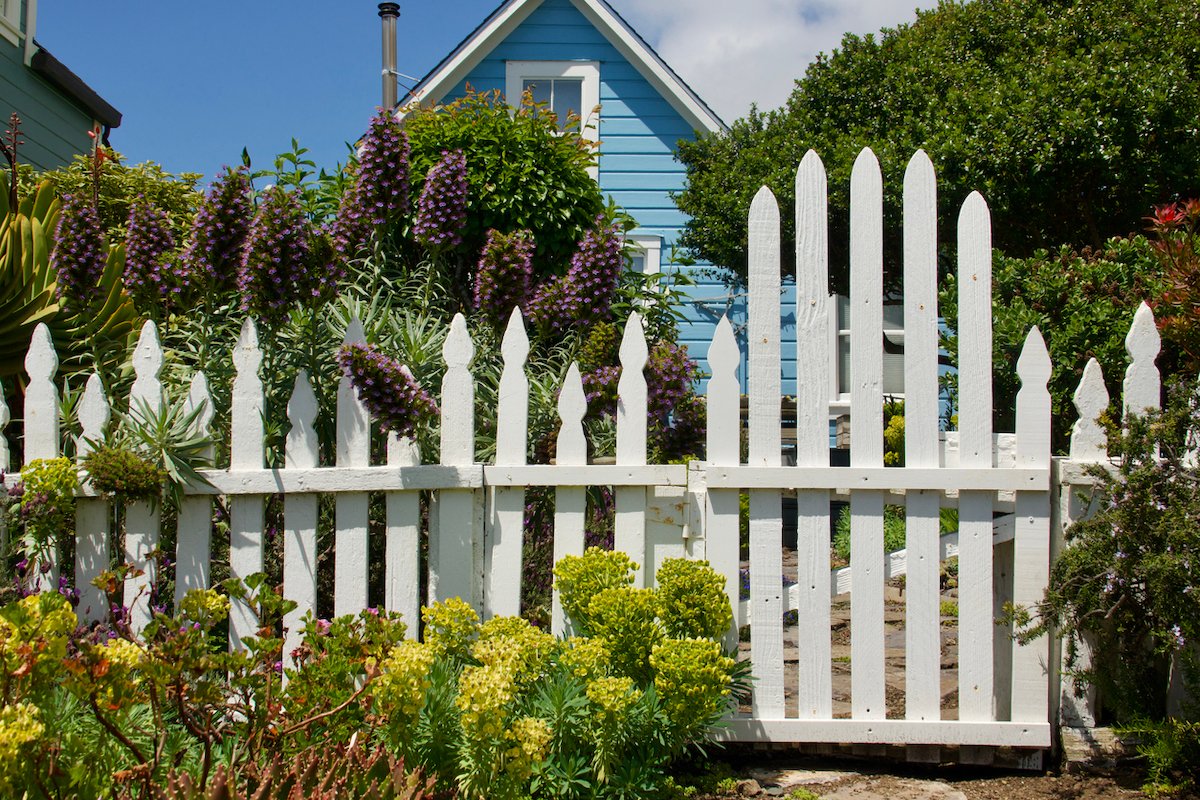 13 Picket Fence Ideas for a Charming Home Landscape - Bob Vila