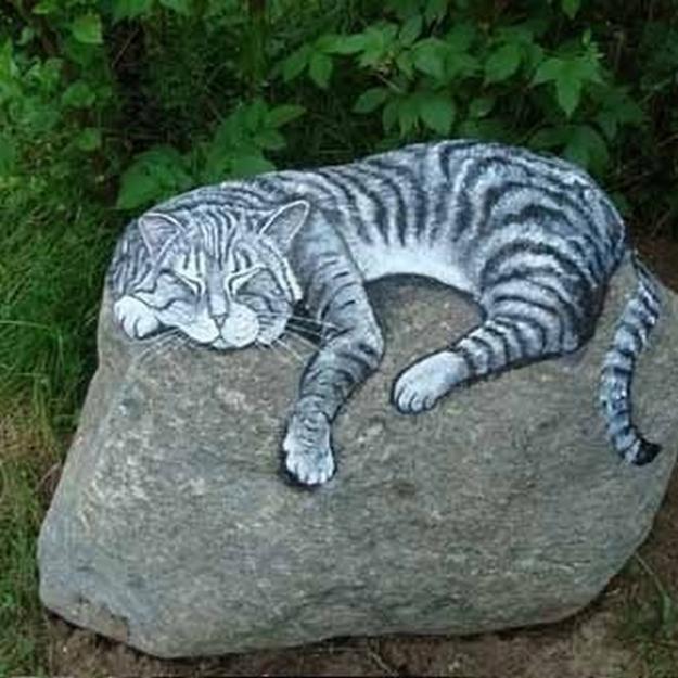 21 Rockpainting Ideas to Create Bright Accents for Garden Design and Outdoor Home Decor