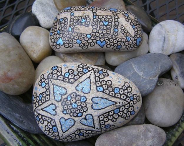 21 Rockpainting Ideas to Create Bright Accents for Garden Design and Outdoor Home Decor