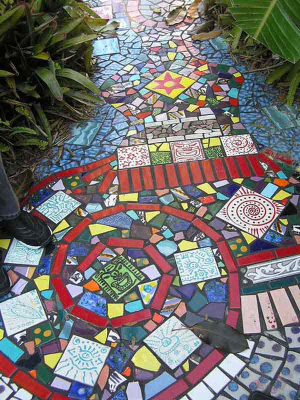 28 Stunning Mosaic Projects for Your Garden