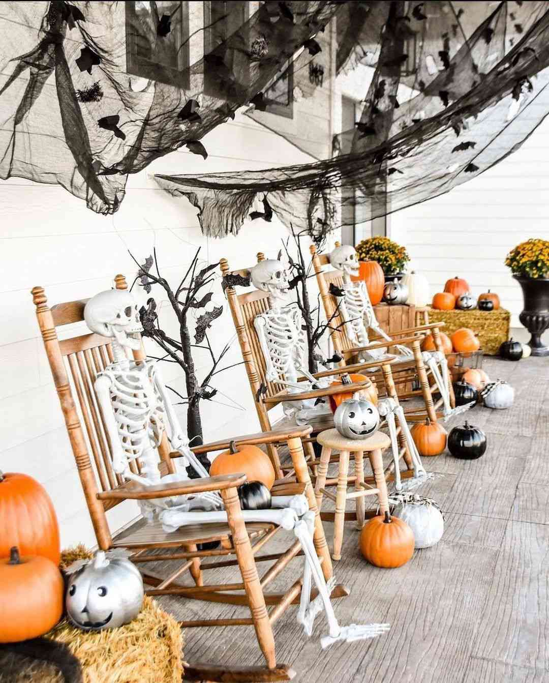 33 Front Porch Decorating Ideas for a Happy Halloween