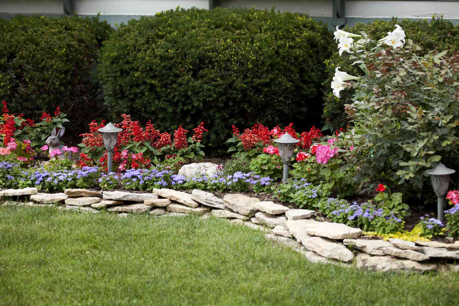 8 Front Yard Landscaping Ideas With Rocks