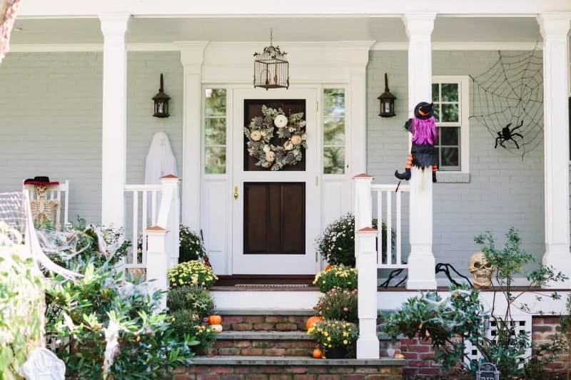 9 Creative Outdoor Halloween Decor Ideas to Get in the Spooky Spirit - Yahoo Style Canada