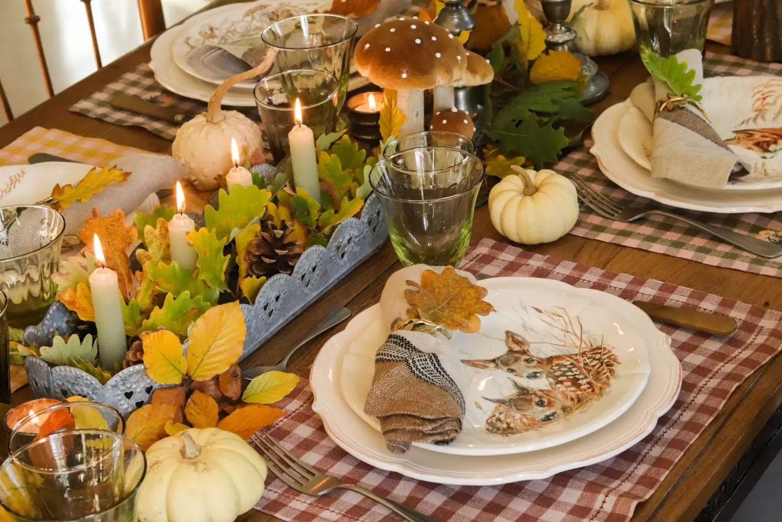 An Autumn Table with Woodland Animals - by Une Bonne Maison