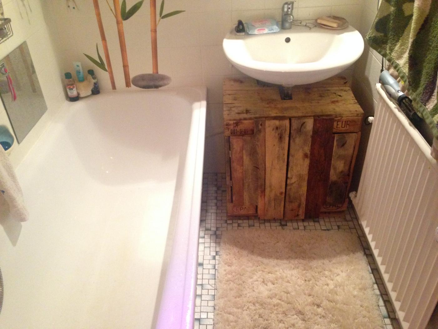 Bathroom cabinet: cupboard below sink from pallet timber - Pallet Furniture