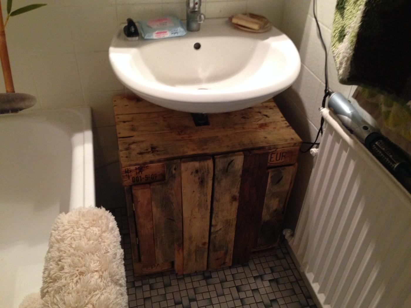 Bathroom cabinet: cupboard below sink from pallet timber - Pallet Furniture