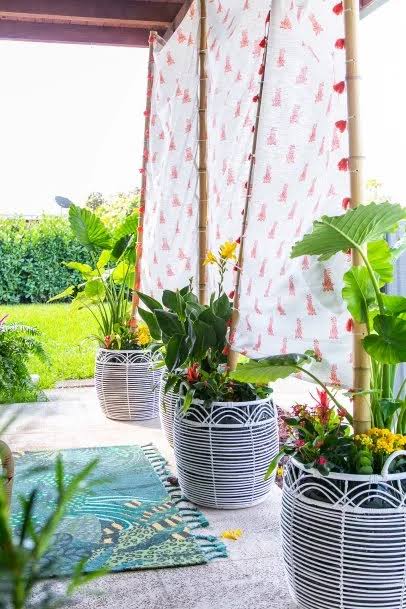 Budget-Friendly DIY Outdoor Privacy Screen | HGTV