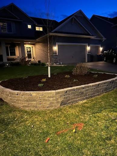Curved Retaining Wall and Planting Bed in Blaine MN | Royal Landscaping