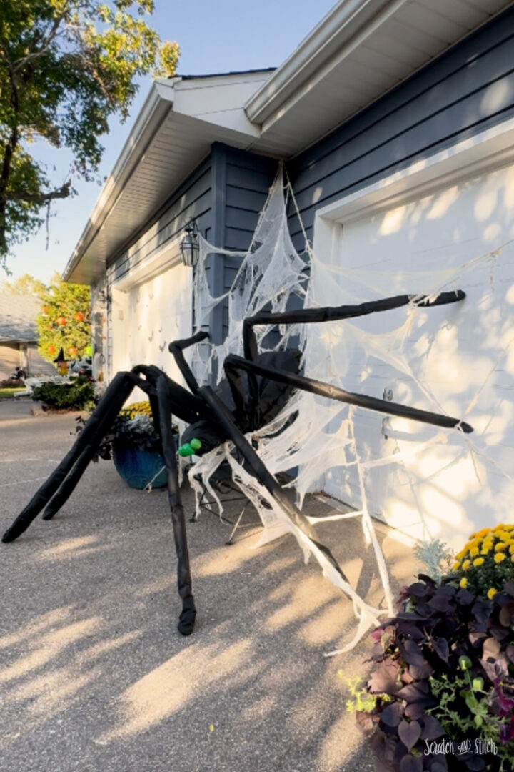 DIY Giant Halloween Spider Decoration with Video Tutorial
