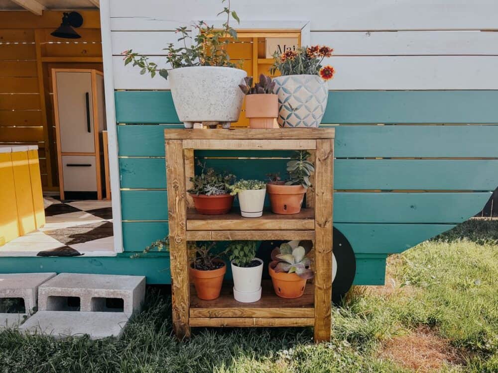 Easy DIY Outdoor Plant Stand – Love & Renovations