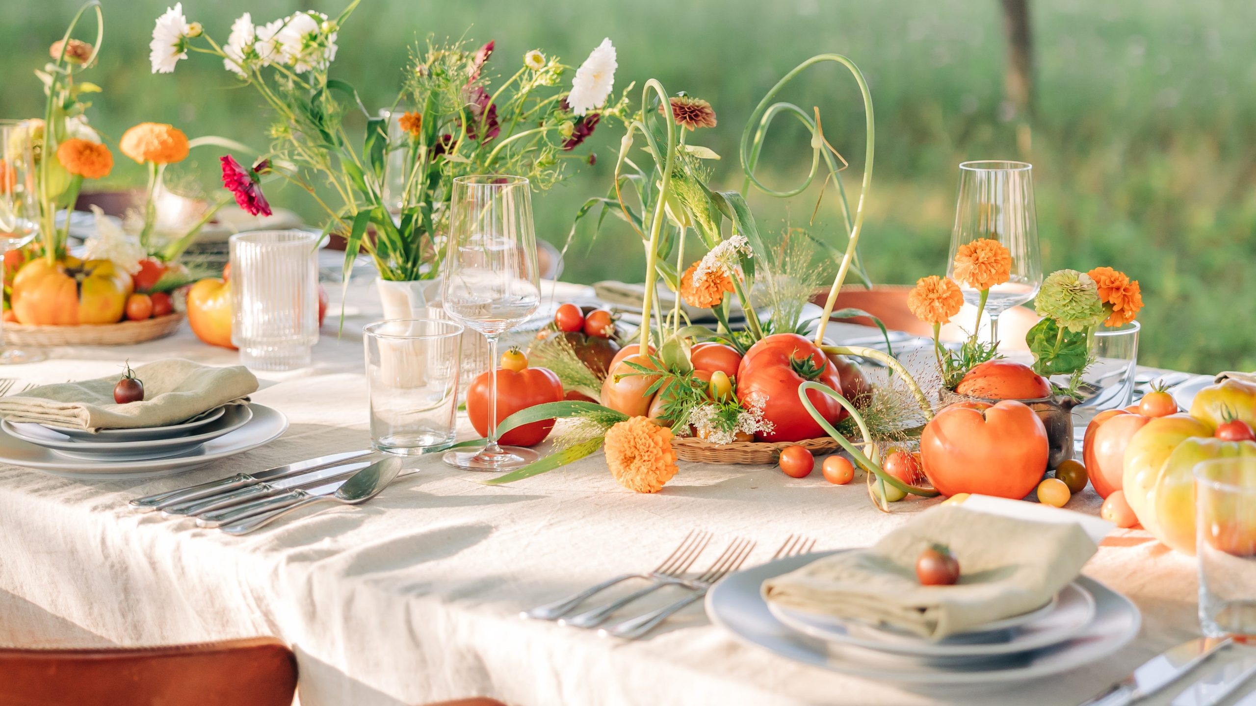 Fall Outdoor Dining Table Decorating Ideas Three Ways To Elevate Your Thanksgiving Tablescape