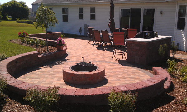 Fire Pits, Fireplaces & Kitchen Elements | Dresen Landscaping
