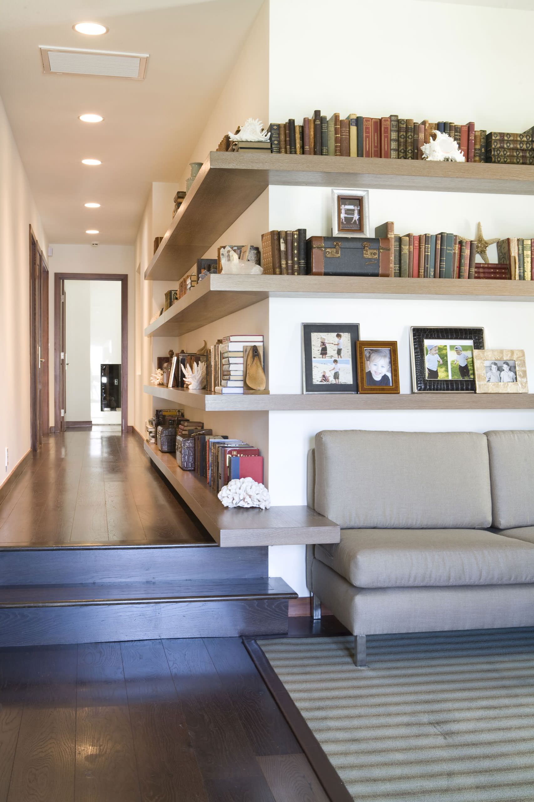 Floating Shelves: 8 Brilliant Ideas for Walls of All Shapes and Sizes | Houzz AU