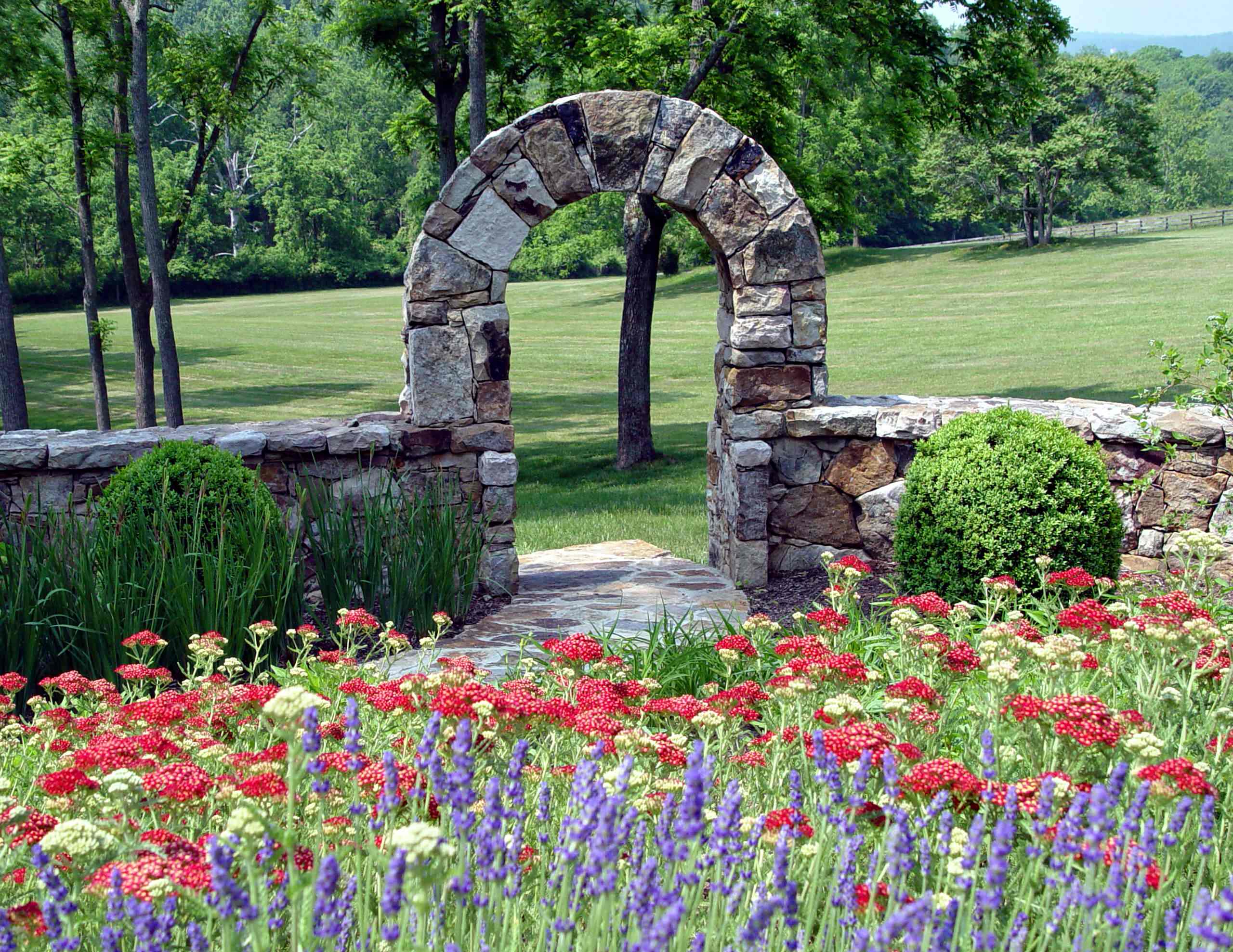 Fresh Ideas for Landscaping With Rocks and Stones