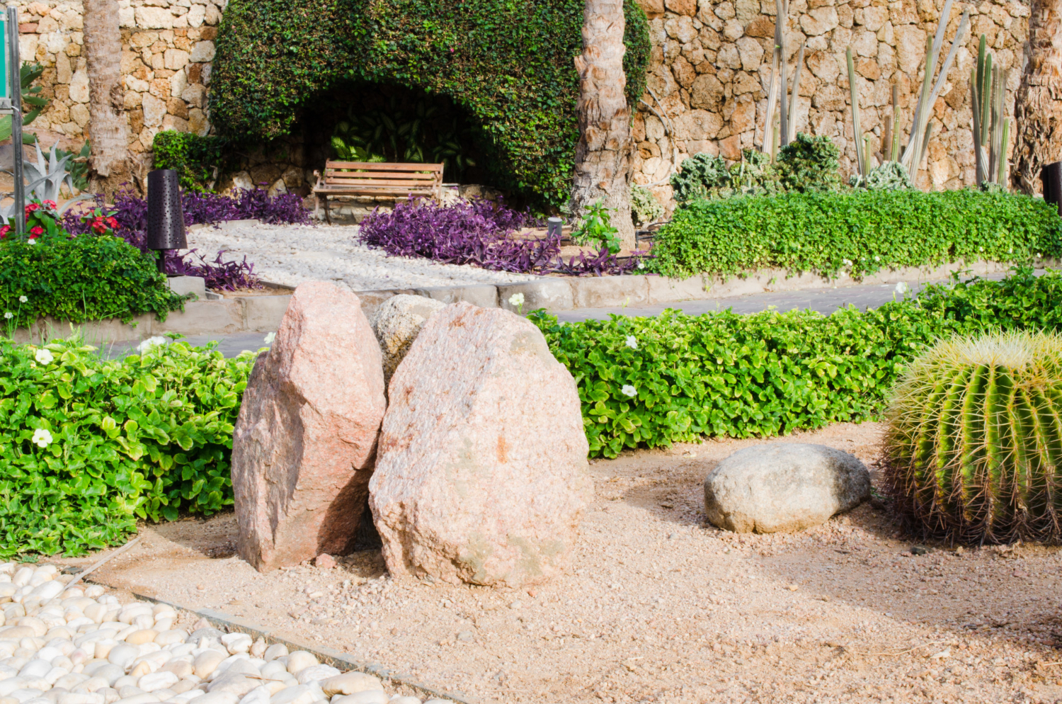 Front Yard Landscaping Ideas with Rocks for a Low-Maintenance Home Entrance - Gharpedia