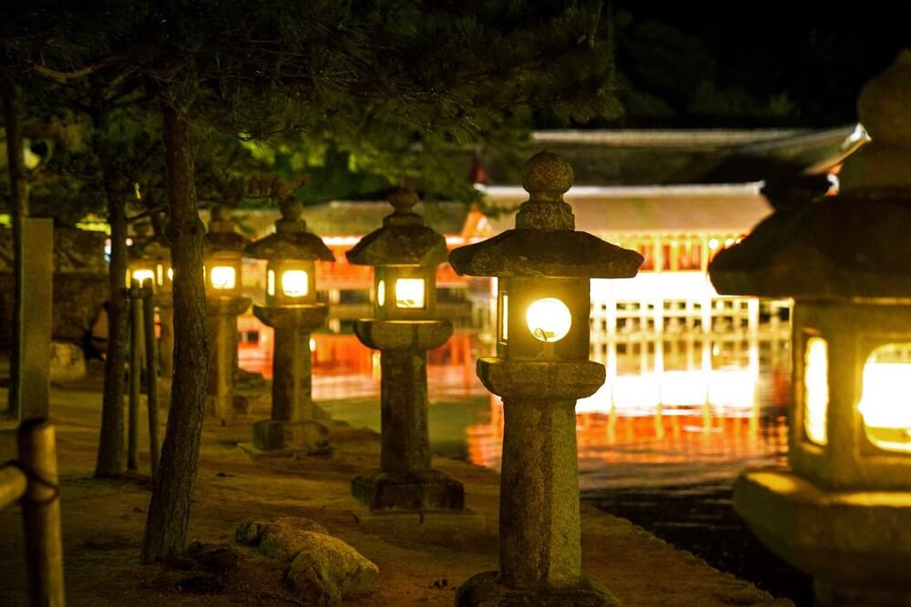 Gently Glowing Stone Lanterns That Turn Places into Heaven | OrientalSouls.com