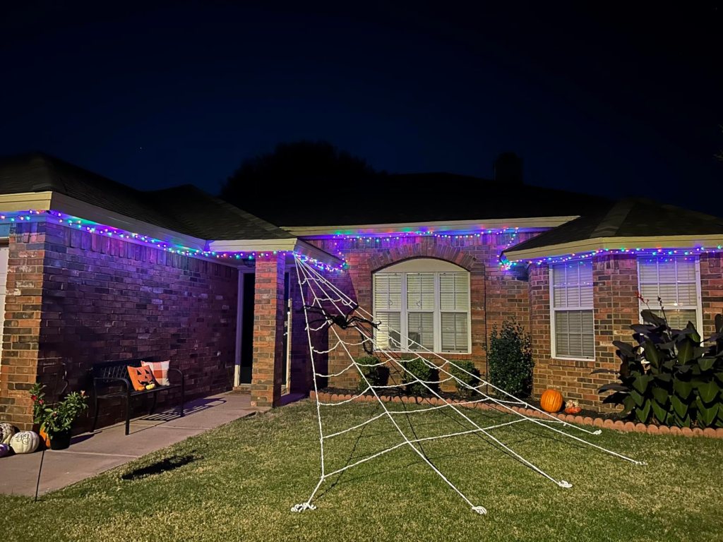 Halloween Porch Decorations for 2026: Spooky Ideas That Look Good Day and Night - SmartPickers – Product Reviews & Buying Guides