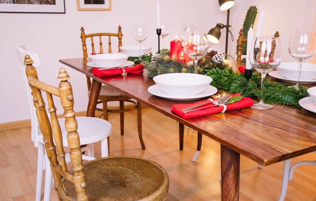 How to Choose the Perfect Farmhouse Dining Table