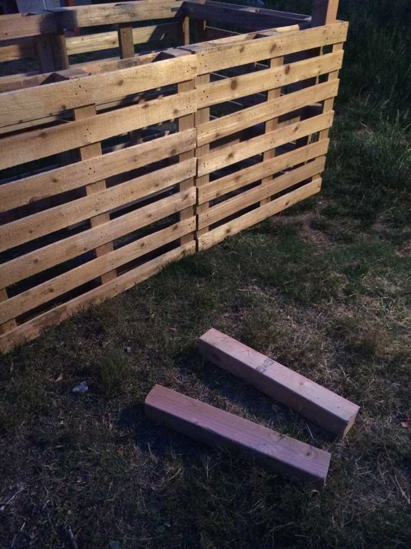 How to make a chicken coop out of pallets. - B+C Guides
