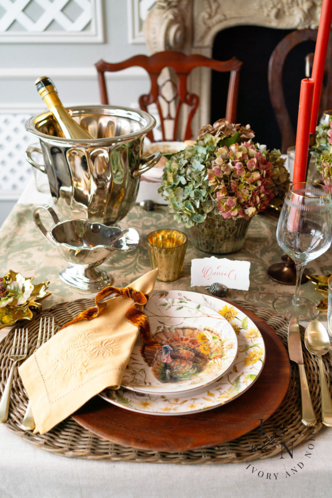 How to Set a Beautiful Thanksgiving Table: Thanksgiving Tablescape and Thanksgiving Table Decor Ideas