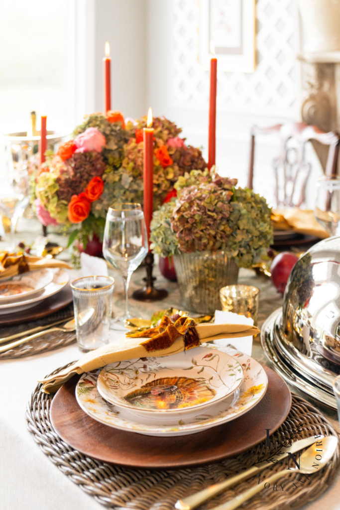 How to Set a Beautiful Thanksgiving Table: Thanksgiving Tablescape and Thanksgiving Table Decor Ideas