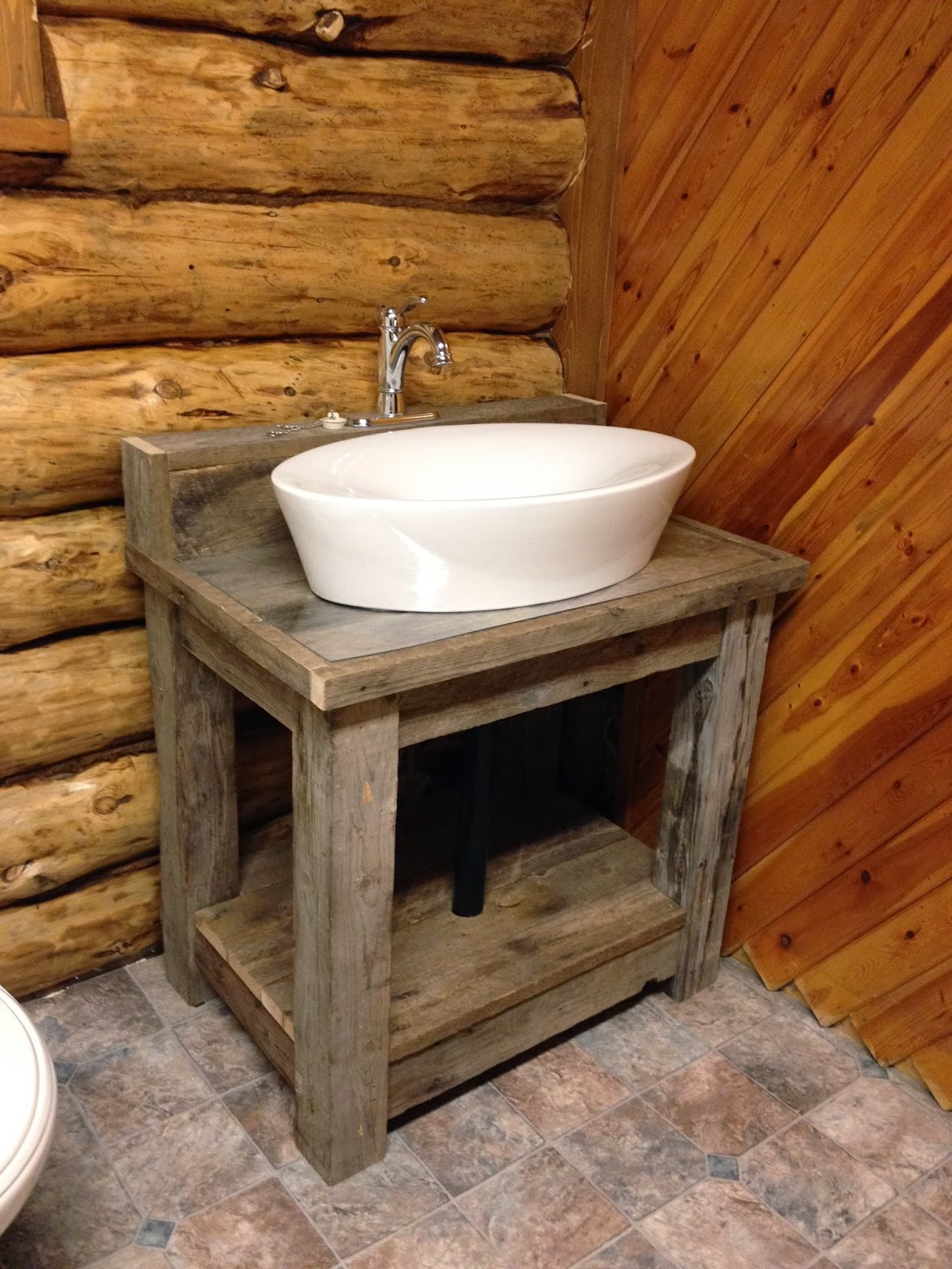 MacGIRLver: Reclaimed Wood Bathroom Vanity