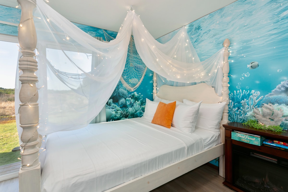 Mermaid themed hot tub playground and pickleball - Hotels for Rent in Grayland, Washington, United States - Airbnb