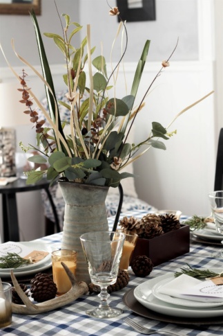 Modern Rustic Thanksgiving Tablescape - Pallet and Pantry