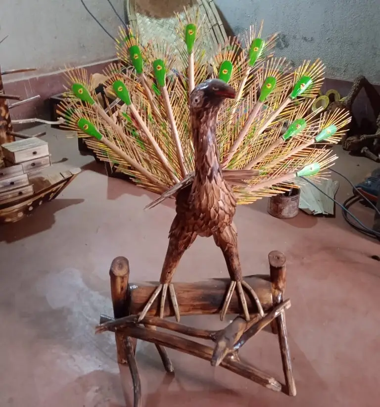 Sundargarh Artisans Revive Rare Bamboo Root Craft, Carve Out Eco-Friendly Designs - The Indian Tribal