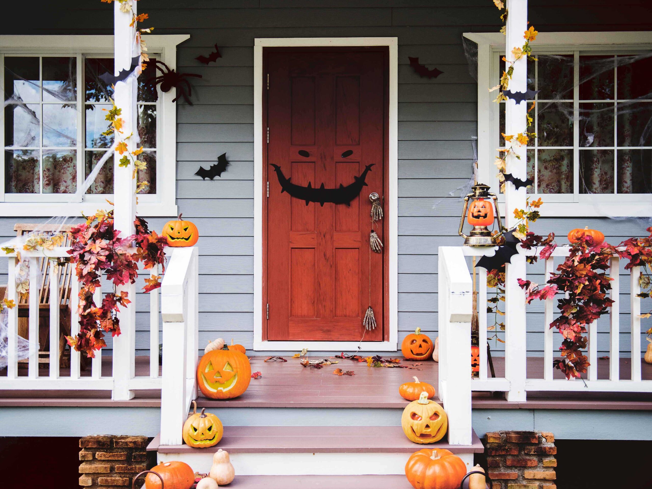 The best Halloween decorated houses | CJ Hole