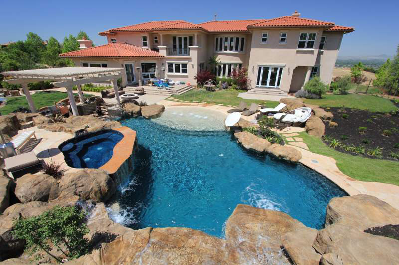 Top Ten Epic Backyard Swimming Pools & HotTubs | Swimmingpool.com