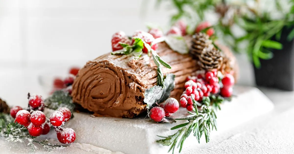 10 Christmas Cake Designs to Deck Out Your Dessert Table