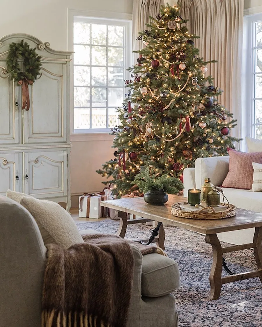 10 Living Rooms with Gorgeous Holiday Decor | The Everygirl