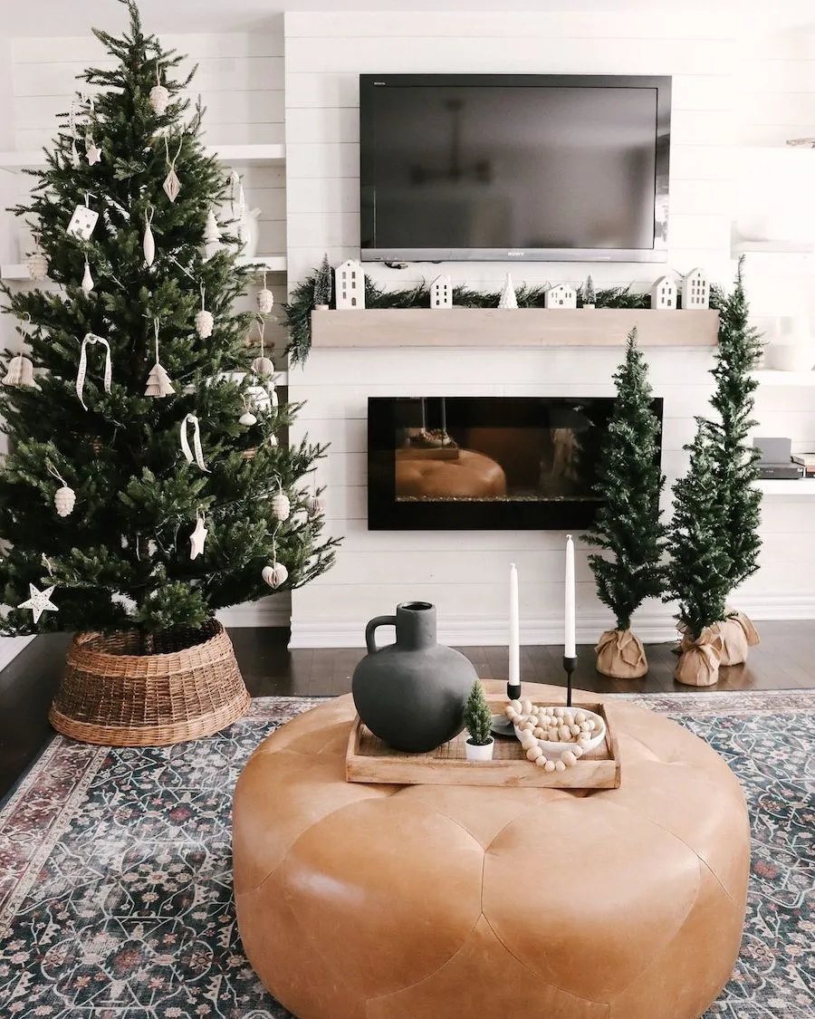 10 Living Rooms with Gorgeous Holiday Decor | The Everygirl
