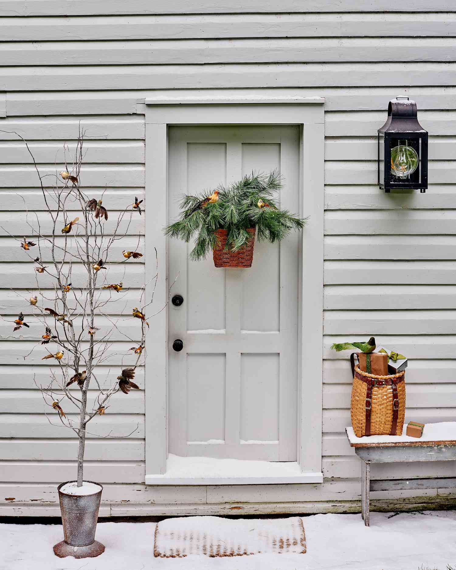 10 Winter Porch Décor Ideas for a Warm and Welcoming Entry