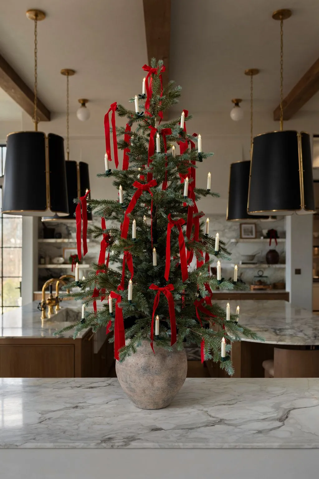 11 Chic Christmas Tree Decorating Ideas, From a Denim-Inspired Palette to Ornament-Free Elegance | Architectural Digest