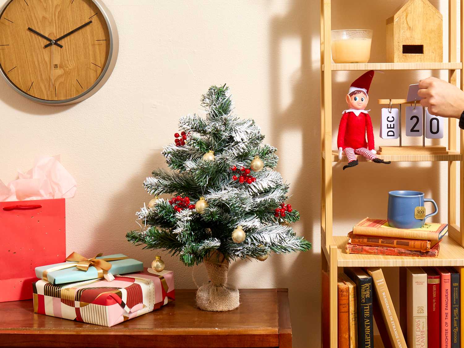 11 Ways to Make a Small Space for a Christmas Tree So Festive | Apartment  Therapy