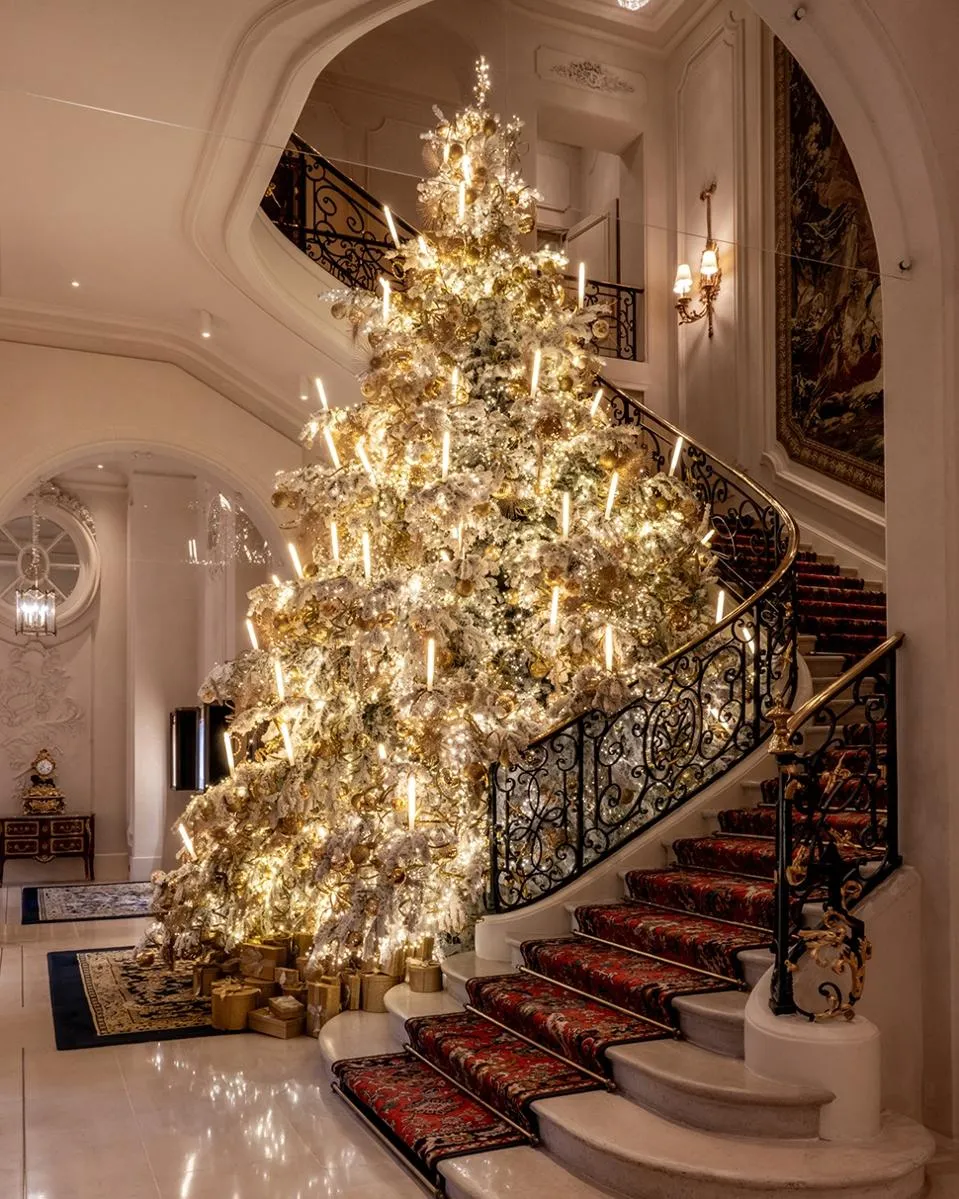 12 Best Hotel Christmas Trees