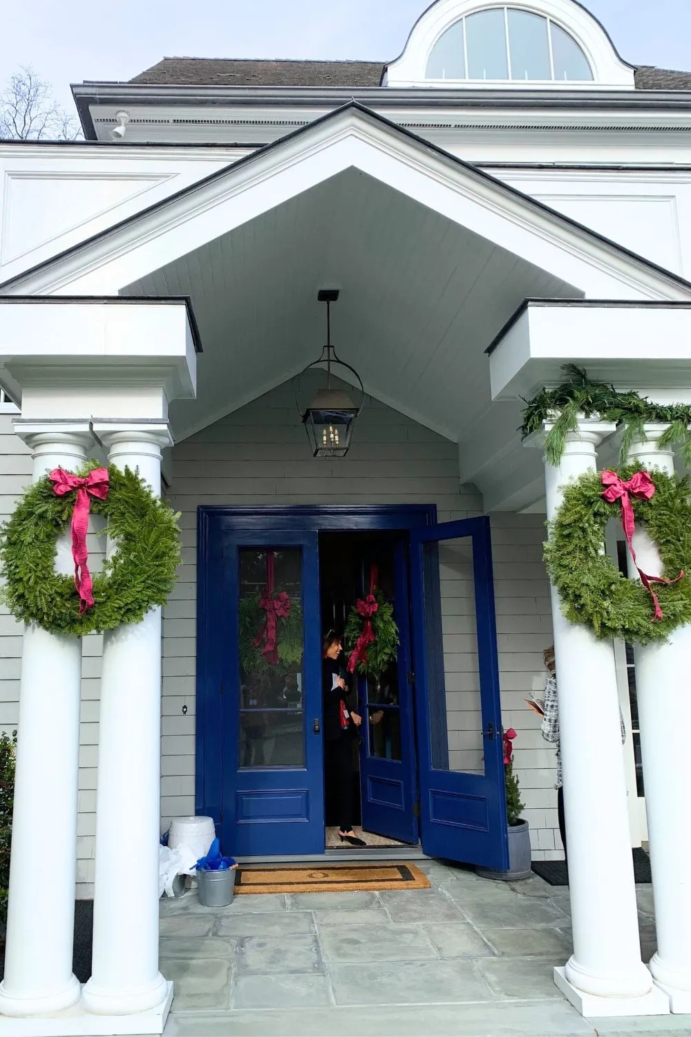 12 Simple Outdoor Christmas Decoration Ideas - Suburbs 101