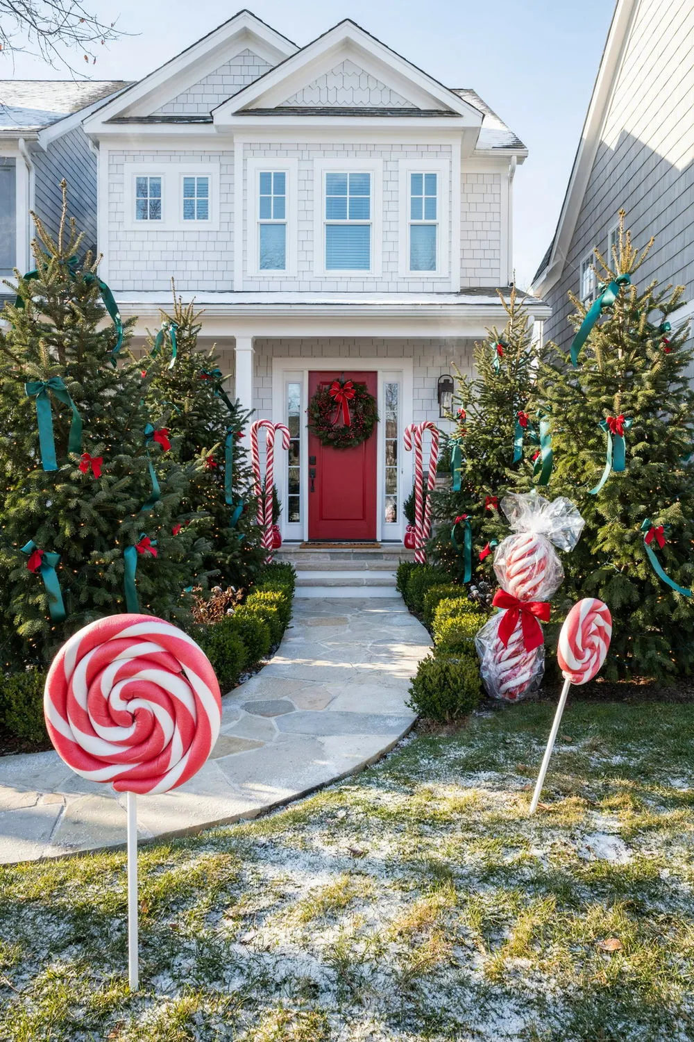 13 DIY Outdoor Christmas Decorations Under $20 That Look Surprisingly Expensive | DIY Garden