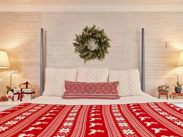 15 Christmas Bedroom Decorating Ideas | HGTV