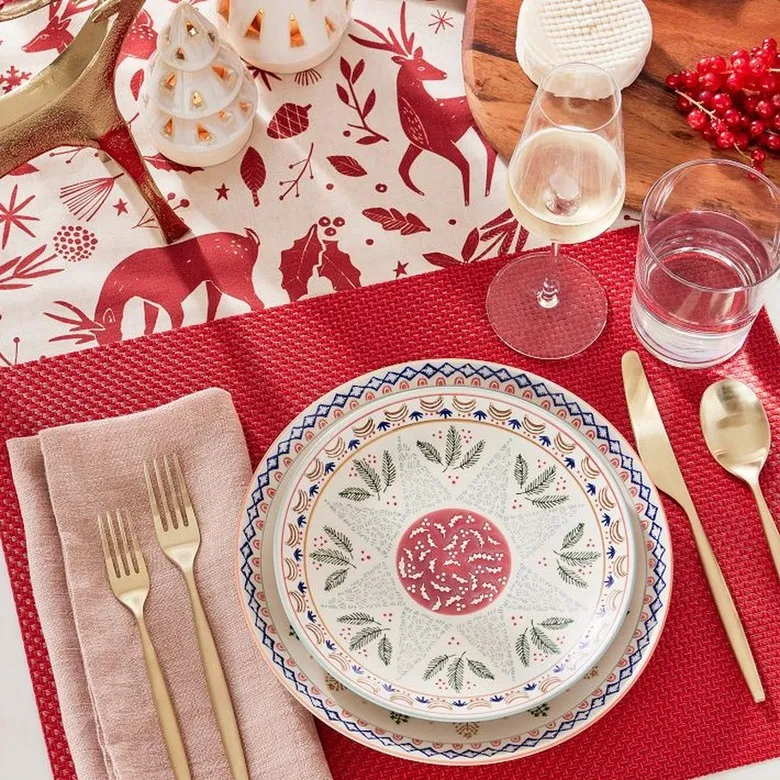 15 High-Design Scandinavian Tablescape Ideas For The Holidays